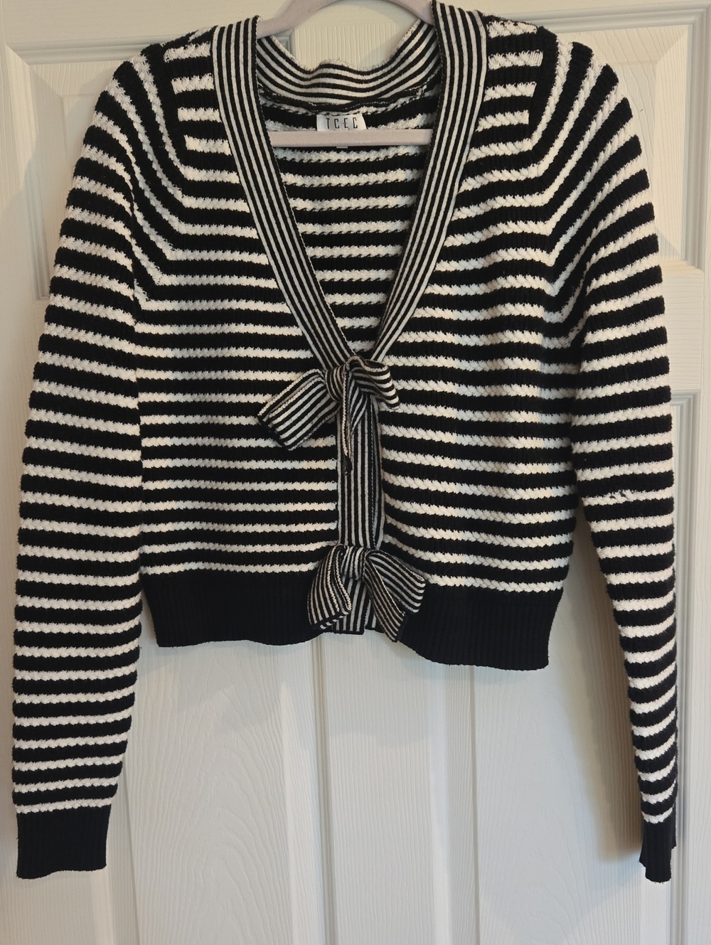 TCEC Black & White Striped V-Neck Tie-Front Sweater Large